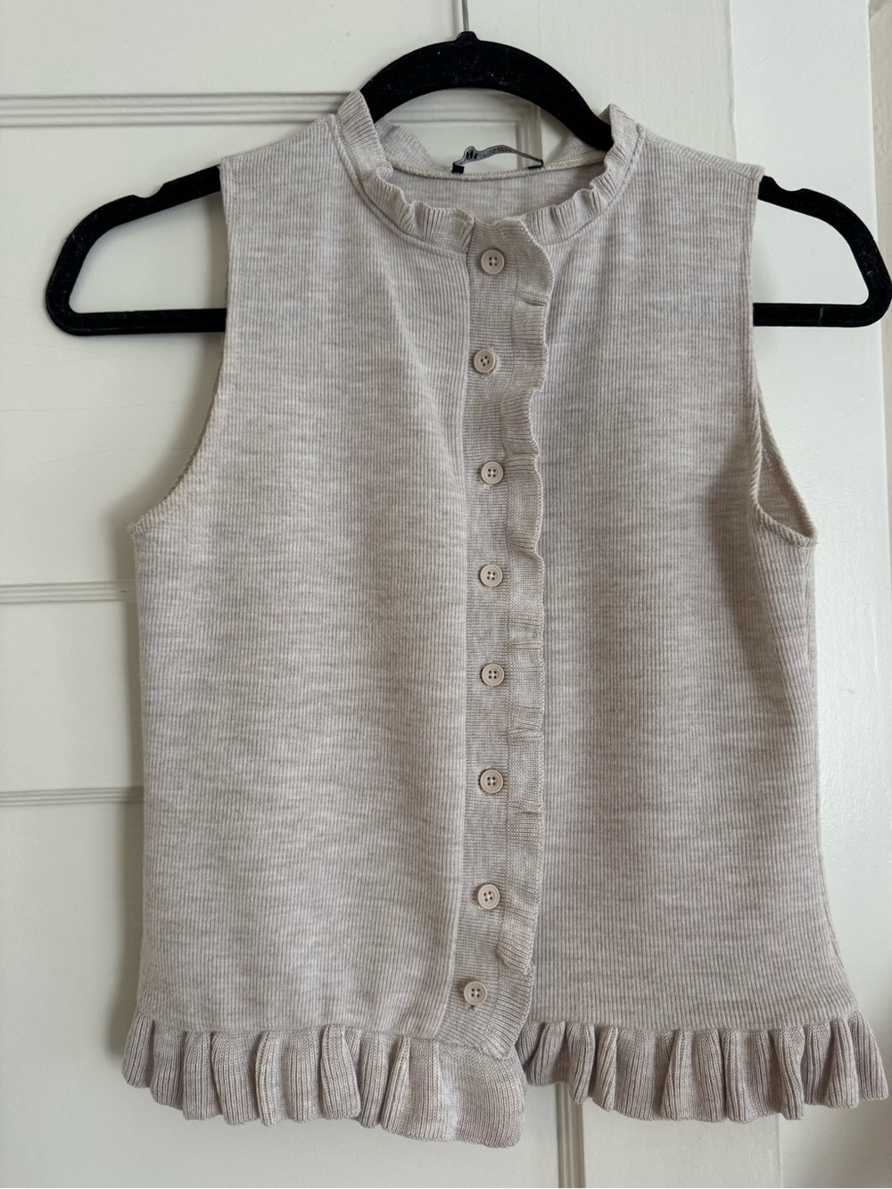 Zara gray ribbed knit vest with ruffle trim